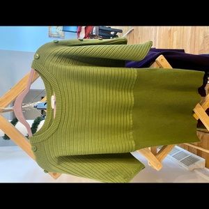 Green button sleeve sweater